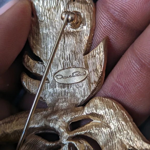 XL💯OSCAR DE LA RENTA INTRICATE GOLDTONE BROOCH - Picture 6 of 10